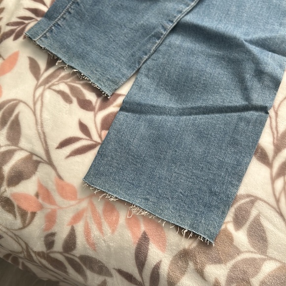 New with tags- Forever 21 High-rise Mom Jeans (size 29) - Picture 6 of 7